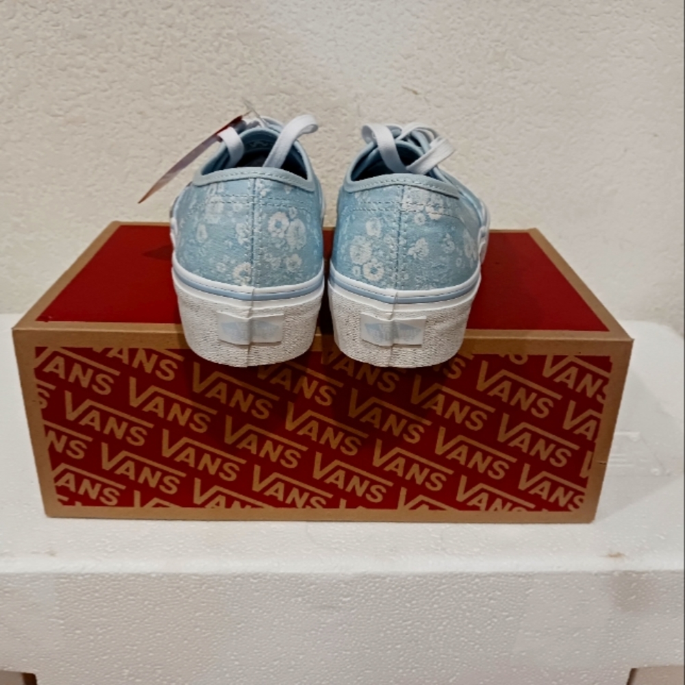 Vans - Picture 3 of 4